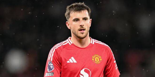 传记作者：莱万年少时常因身材自卑；他与渣叔的关系起初不好